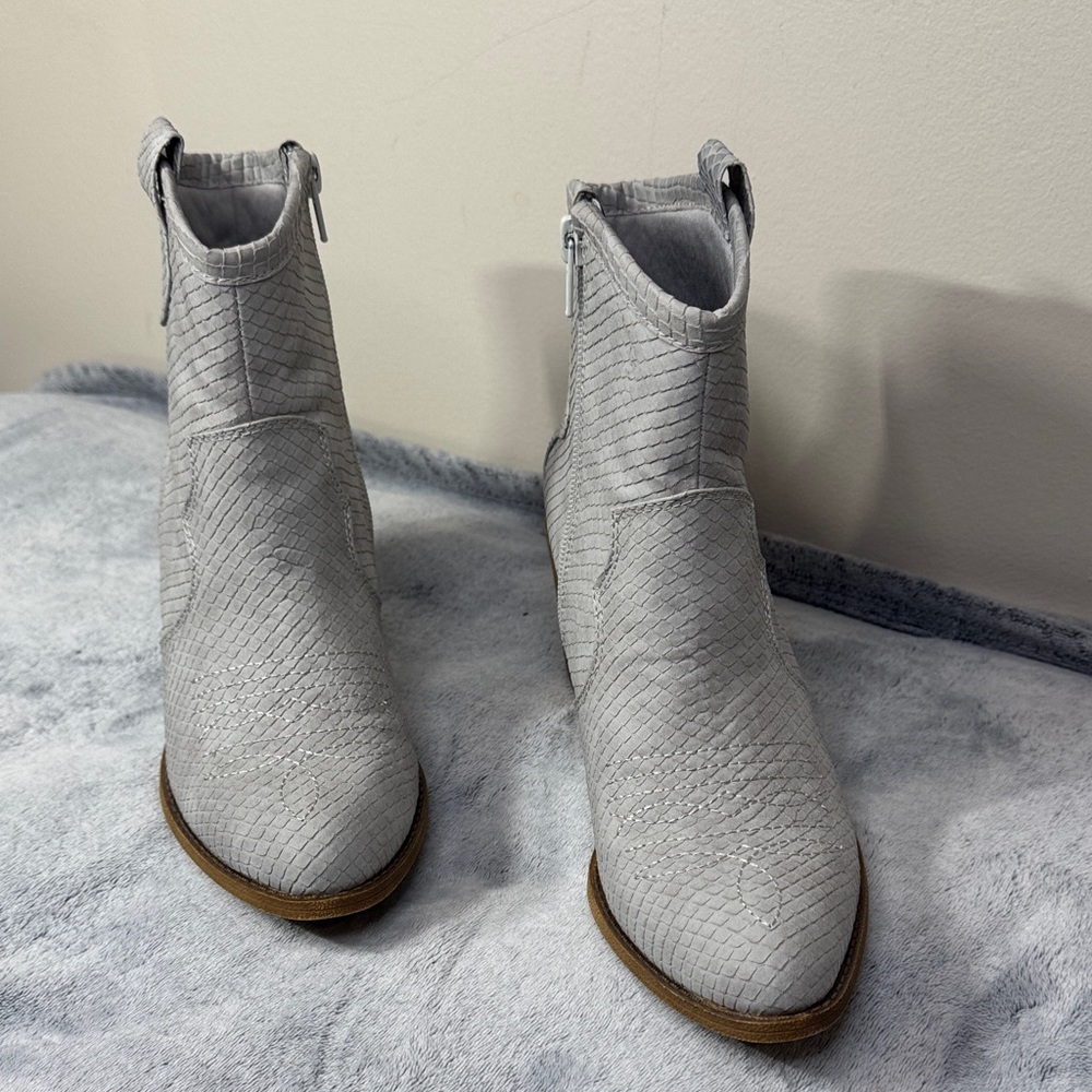Dirty Laundry Unite Western Booties Grey Snake - Size 7
